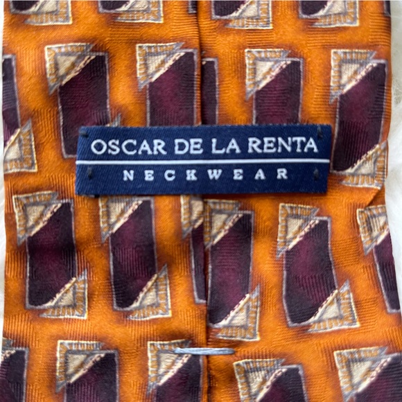 100% Imported Silk Tie by Oscar De La Renta - Picture 3 of 12